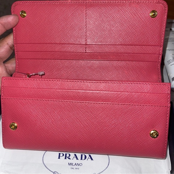 Prada Saffiano wallet 100% Authentic excellent condition comes with box - Picture 5 of 15
